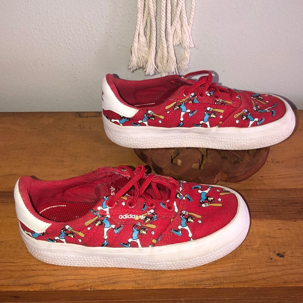 Adidas Disney Kids sneakers with goofy playing baseball size 10kids